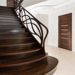 schody-drewniane-ciemne-secesyjne-2