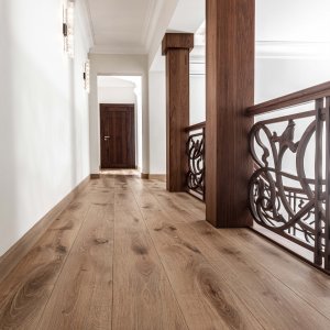 podłoga-drewniana-drzwi-drewniane-1-1